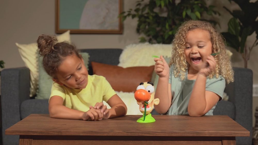 Goliath Games Gooey Louie: Pick a Winner! | New & Improved Bogey Picking Fun! | Kids Action Games | For 2+ Players | Ages 4+ - Image 5