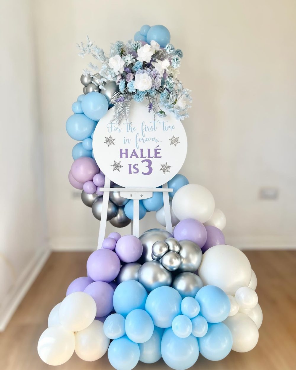 Paready Frozen Balloons Set, 50Pcs Purple Blue Snow Print Balloons, 12 Inch Metallic Pearl Light Purple Blue White Balloons Blue Snow Print Balloons for Winter Theme Frozen Birthday Party Decorations - Image 3