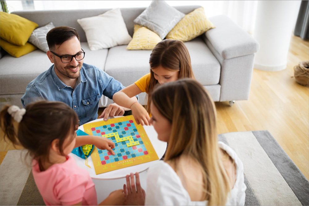 Mattel Games Scrabble Junior, Kids Crossword Board Game, English Version, Family Board Game for Kids, Word Game for Kids, 2 to 4 Players, Ages 6 to 10, English Version, Y9667 - Image 2