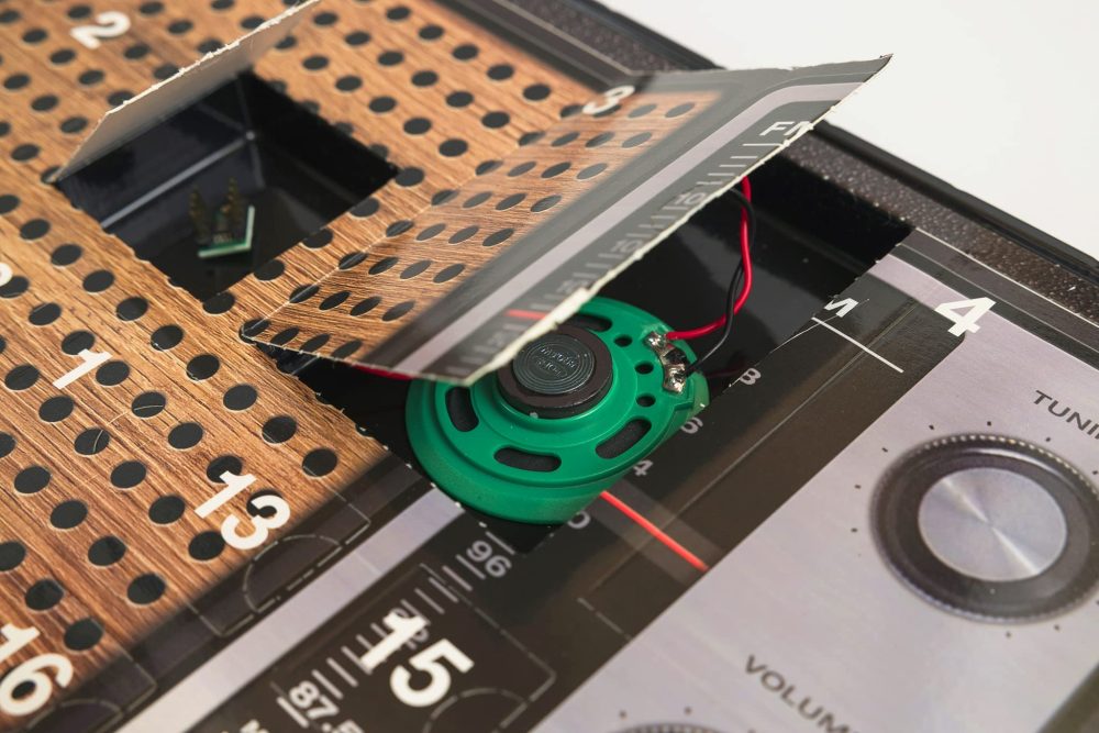 EIGHT Advent Calendar Kit - Retro Radio - Image 3
