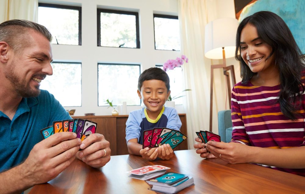 Mattel Games UNO FLIP! Family Card Game for Adults, Teens & Kids, Double-sided Deck with Special Flip Card, 112 Cards, 7 Year Old and Up, ‎GDR44 - Image 6