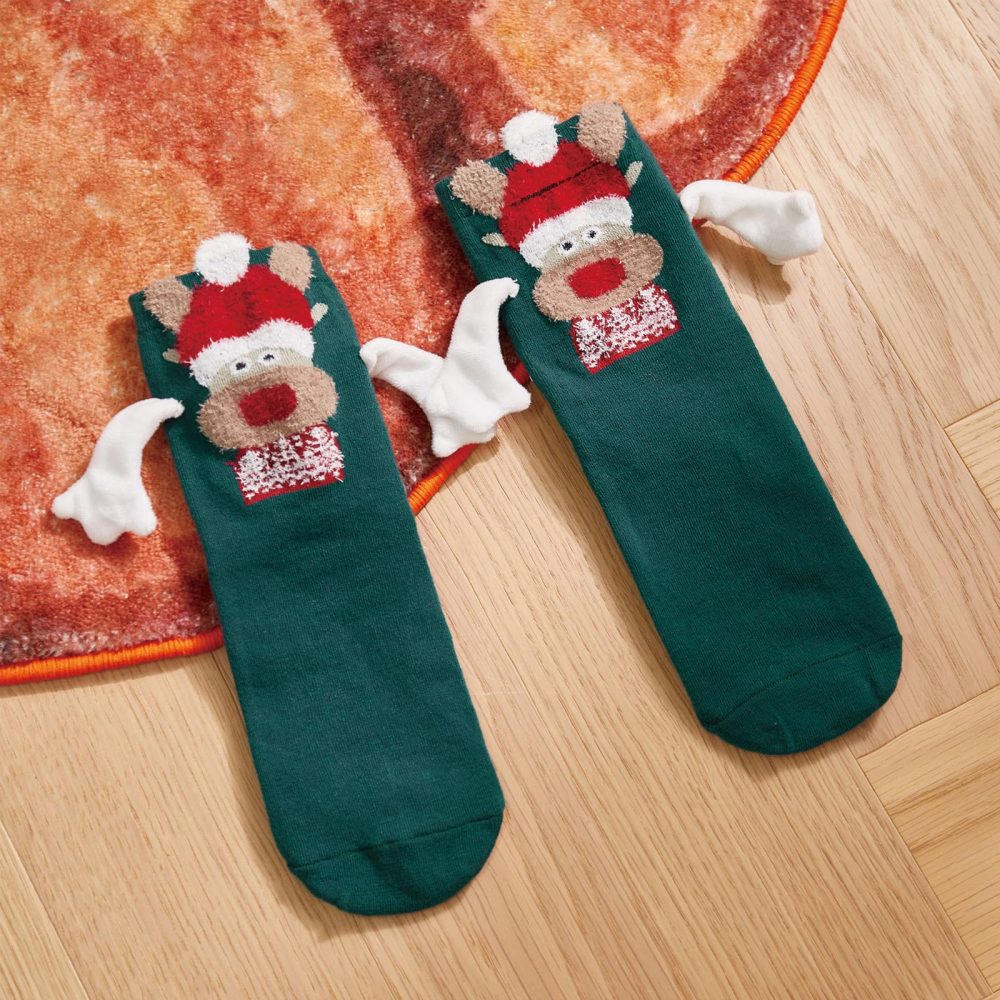 L&ieserram Funny Christmas Magnetic Socks Friends Hand in Hand Socks Couple Holding Hands Magnet Socks for Women Men Novelty Xmas Gifts One Size (Red + Green) - Image 4