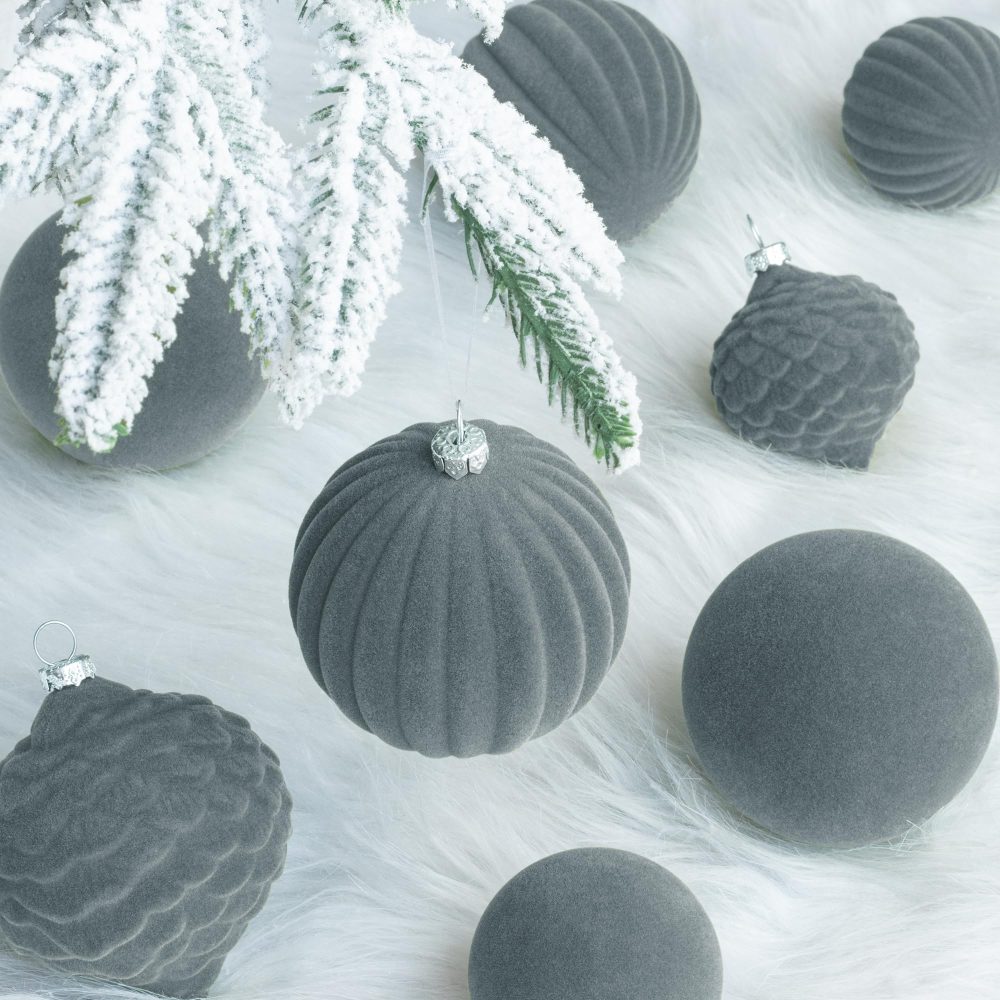 KI Store Grey Velvet Christmas Baubles 25pcs Shatterproof Flocked Christmas Tree Ornaments Assorted for Xmas Tree Decorations - Image 6