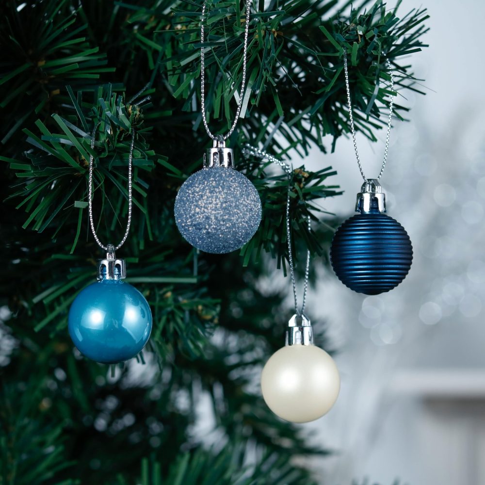 Valery Madelyn Christmas Baubles for Christmas Tree Decoration，49pcs 3cm Silver and Blue Christmas Shatterproof Christmas Ball Ornaments - Image 6