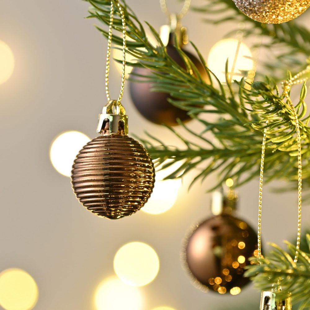 Valery Madelyn Christmas Baubles for Christmas Tree Decoration，49pcs 3cm Classic Luxury and Copper Gold Shatterproof Christmas Ball Ornaments - Image 3