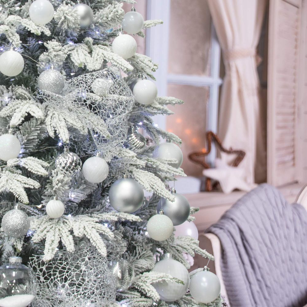 KI Store White Christmas Baubles 80mm Christmas Tree Decoration Ornaments 18pcs Shatterproof Balls for Xmas Hanging Decorations Festival Holiday Decor - Image 4