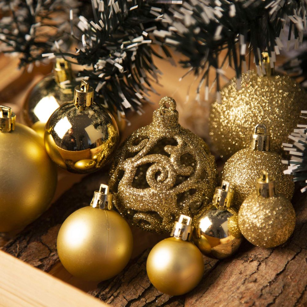 Bravich 100 Pieces Shatterproof Baubles Set. Christmas Tree Decorations Ornament Balls With Hooks & String Hanging. Home Decor 3,4 & 6 CM Baubles-Matt, Shiny & Glitter Finish-Gold - Image 4