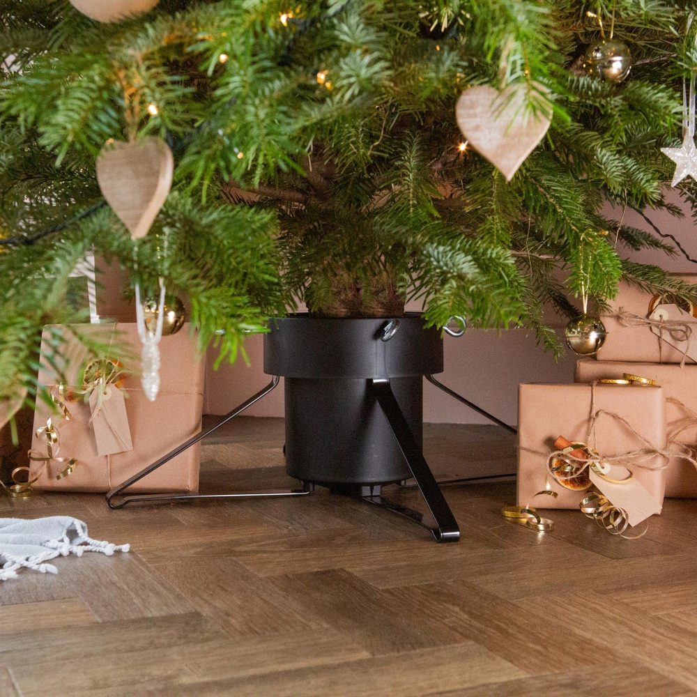 Harbour Housewares Classic Real Christmas Tree Stand - Black - 5.5in - Metal Live Christmas Tree Decor Xmas Tree Holder for 2.5m Height with Water Holder & Adjustable Trunk Support - Image 3