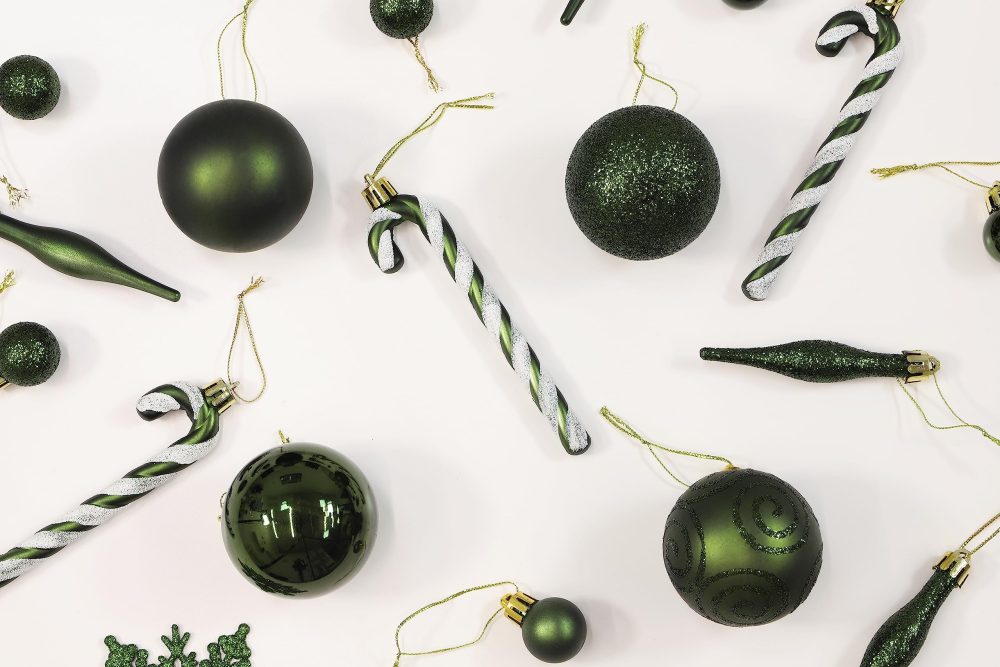 Christmas Concepts® Pack of 10-60mm Christmas Tree Baubles - Shiny, Matte & Glitter Decorated Baubles (Forrest Green) - Image 6