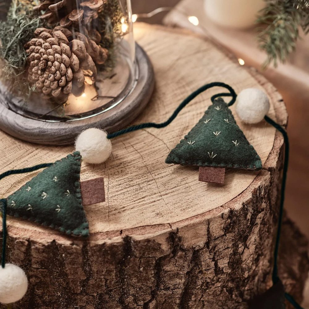 Lights4fun 1.3m Christmas Tree Felt Garland Decoration Indoor Use - Image 4