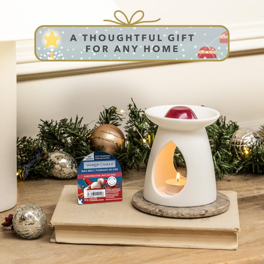 Yankee Candle Christmas Scented Wax Melt Discovery Gift Set, 12 Scented Wax Melts, 1 Wax Melt Burner & 1 Unscented Tea Light, Perfect Christmas Gifts for Women, Signature - Image 2
