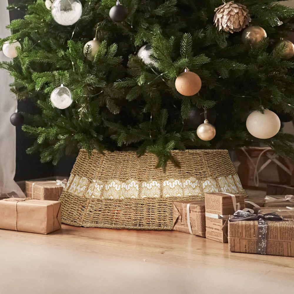 Art Beauty Christmas Tree Collar 71cm White and Gold Christmas Tree Decorations Alternative Tree Skirt Christmas Tree Ring - Image 5