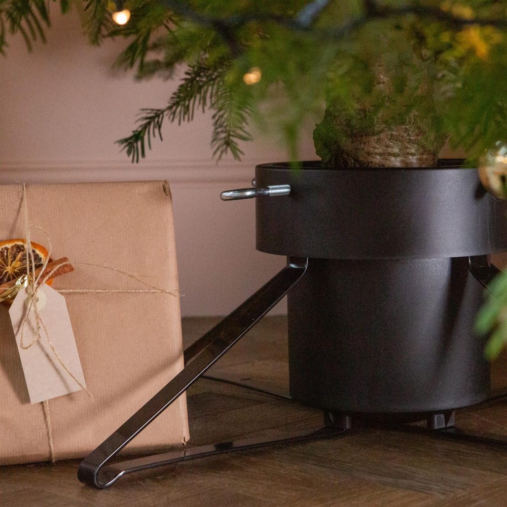Harbour Housewares Classic Real Christmas Tree Stand - Black - 5.5in - Metal Live Christmas Tree Decor Xmas Tree Holder for 2.5m Height with Water Holder & Adjustable Trunk Support - Image 6