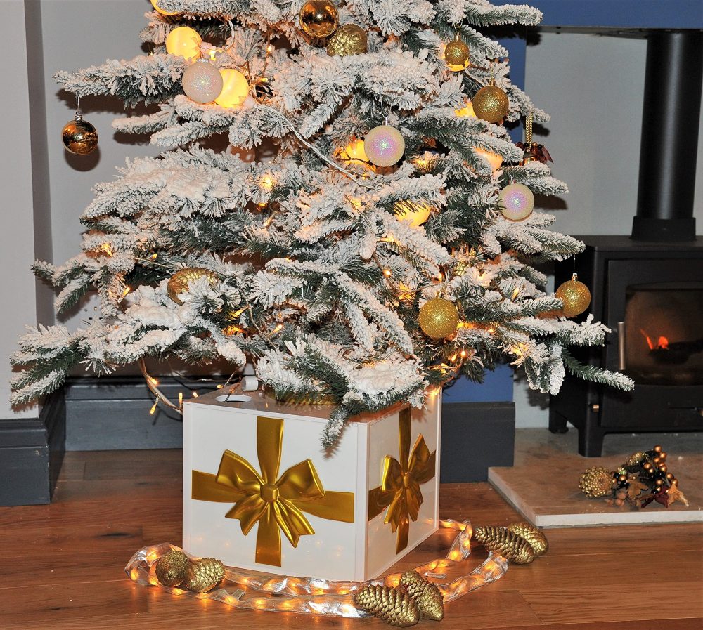 All About Christmas Exclusive Christmas Tree Stand Suitable for both Real Christmas Trees & Artificial Christmas Trees - Tree Stand Including 5 Litre water Reservoir for Real Trees - White - Image 9