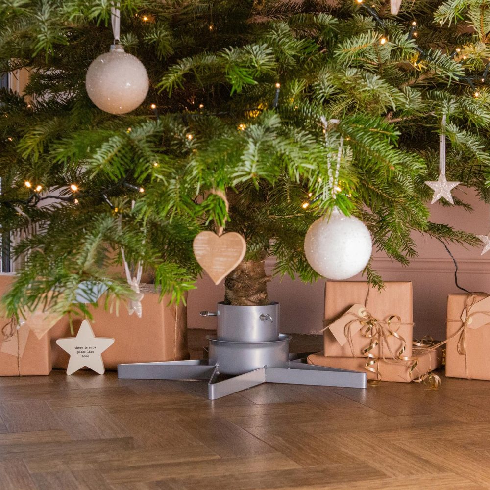 Harbour Housewares Christmas Tree Stand - Silver - Star Shaped Metal Live Christmas Tree Decor Adjustable Xmas Tree Holder with Internal Spike, Water Holder & Adjustable Trunk Support - Image 4