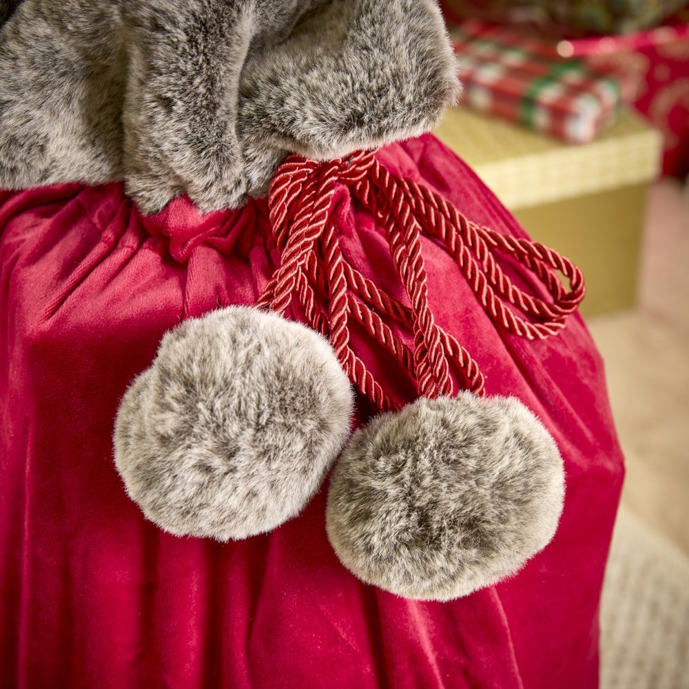 Celebright Christmas Sack with Embroidered Letter 'P' - Festive Holiday Décor for a Memorable Celebration - Faux Fur - Red - Image 2