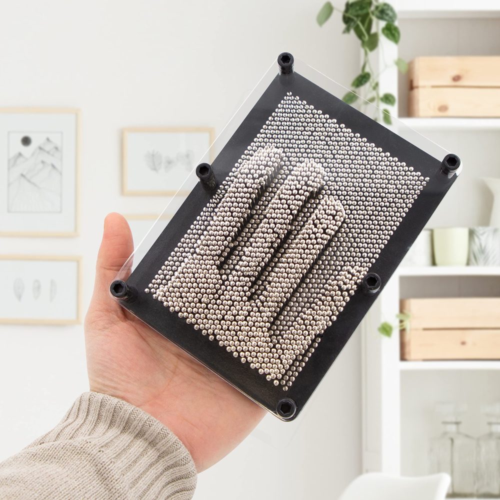 Global Gizmos 50350 Metal Pin Art Impression Toy/Ideal for Home and Office/Novelty Fun Gift / 3D Fun Desktop Sculpture Gadget/Classic Retro Game / 18cm x 13cm - Image 7