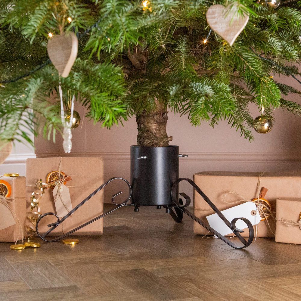 Harbour Housewares Scroll Christmas Tree Stand - Black - Small Metal Live Christmas Tree Decor Adjustable Xmas Tree Holder Base with Water Holder & Adjustable Trunk Support - Image 5