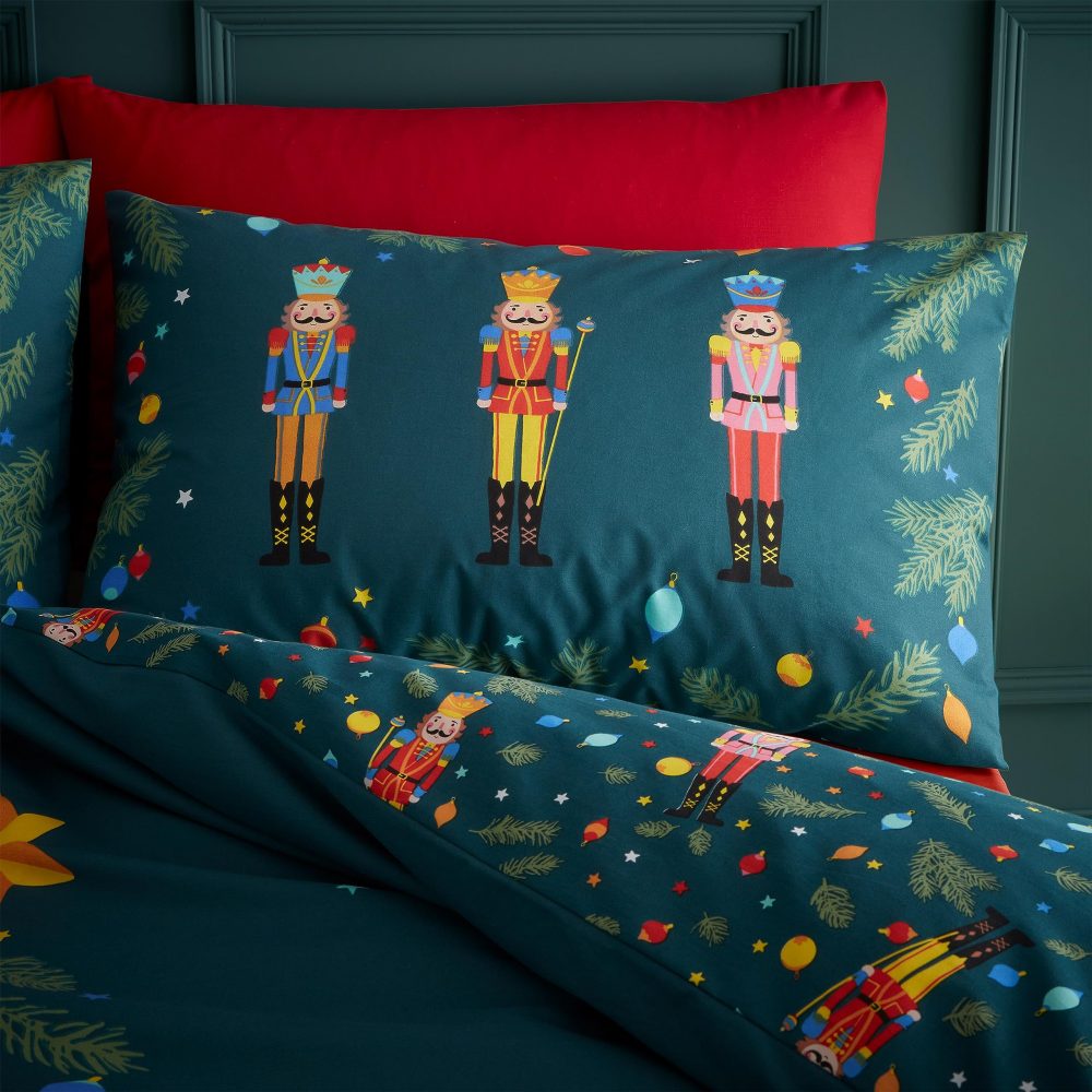Catherine Lansfield Christmas Nutcracker Reversible Double Duvet Cover Set with Pillowcases Green - Image 5