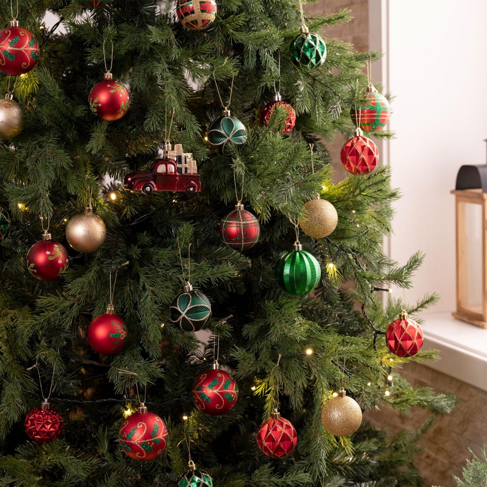 Valery Madelyn Christmas Baubles for Traditional Christmas Tree Decorations,70pcs Red Green Gold Shatterproof Ball Ornaments, Hanging Gifts, House Shape Packing - Image 5