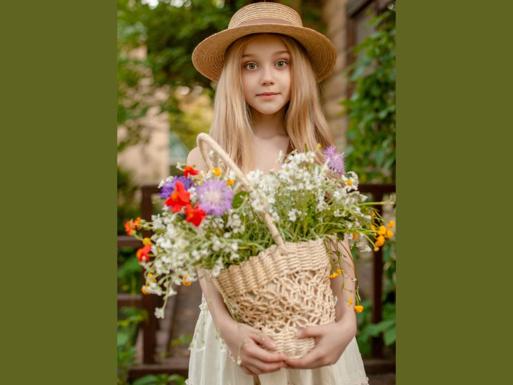 Healthy Family Eco- Friendly Party Bag Fillers. Plastic Free- Party Favours. Seeded Paper Shapes. Plantable seed paper Wildflowers. Craft Paper with Wildflower Seed Mix (Woodland Friends) - Image 5