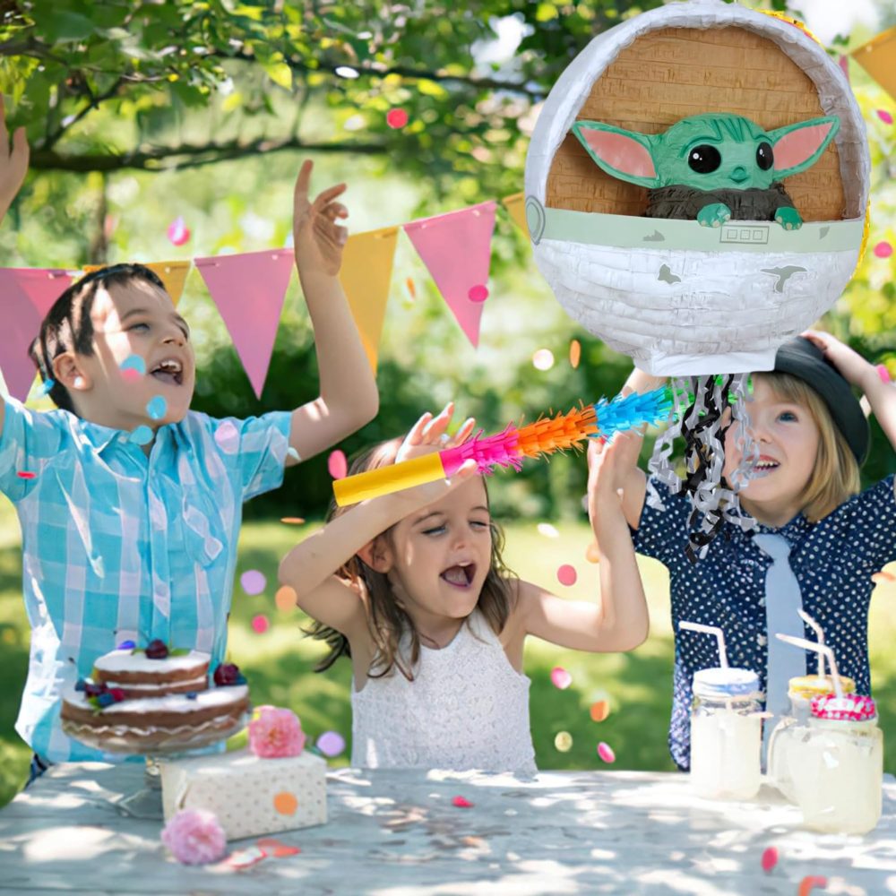 Mandalorian The Child 3D Pinata (43cm x 15cm) - Adorable Green Baby Yoda Design - Ideal for Galactic Parties & Gatherings - 8ct - Image 7