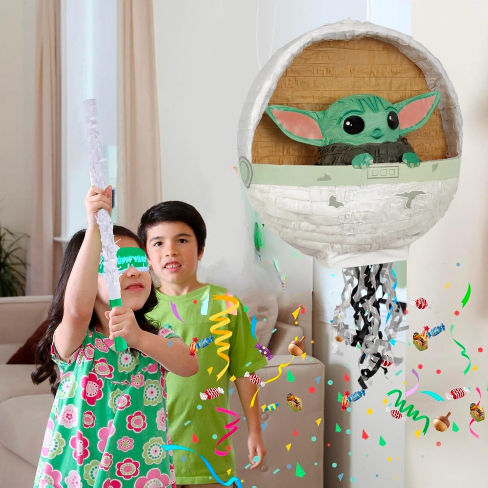 Mandalorian The Child 3D Pinata (43cm x 15cm) - Adorable Green Baby Yoda Design - Ideal for Galactic Parties & Gatherings - 8ct - Image 5