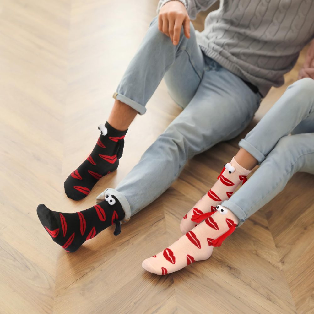 HONMOK 2 Pairs Valentine's Day Gifts for Her Him Couple Magnetic Socks Holding Hands Socks Romantic Red Lips Hand In Hand Socks Funny Love Gift Present for Boyfriend Girlfriend Women - Image 6