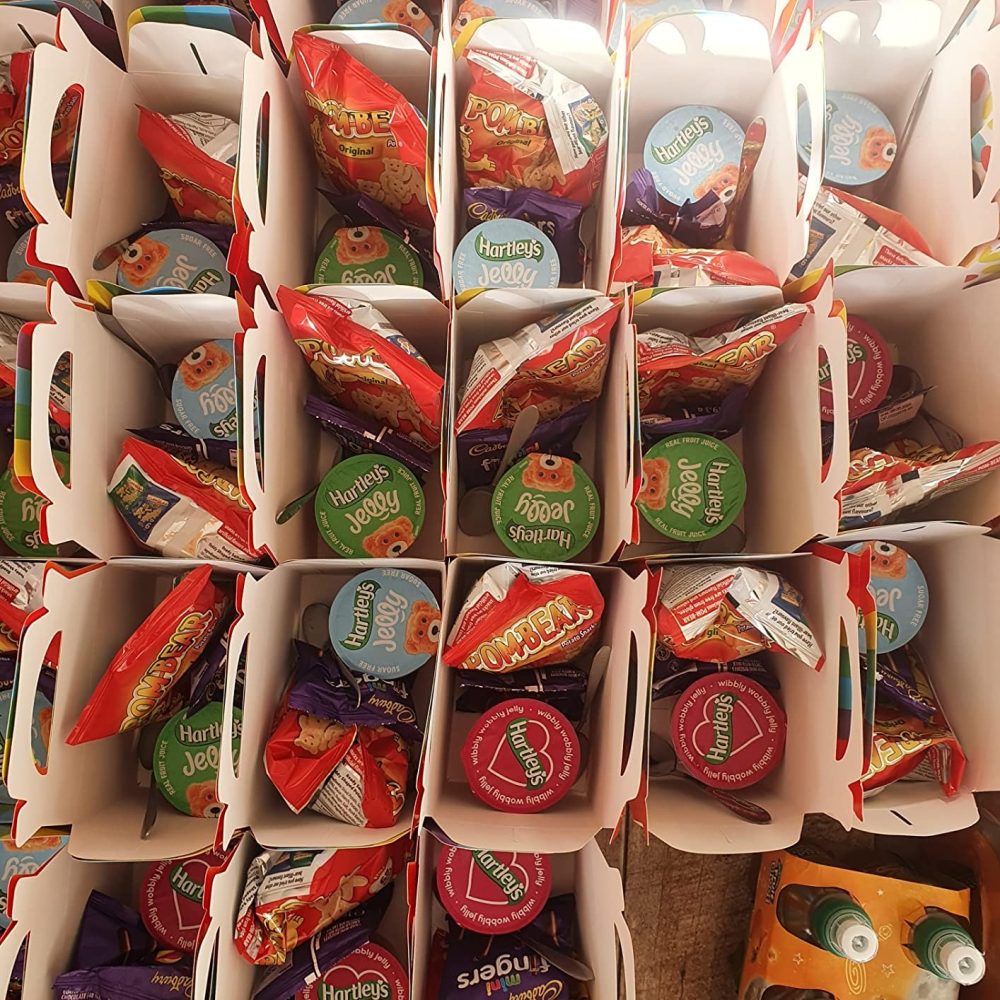 MustBeBonkers® 15 Childrens/Kids Party Boxes Plain Coloured Carry Food Meal Birthday Party Box Loot Bag - Size: 152mm x 100mm x 102mm with Sticker Seals (Variety of Colours) - Image 3